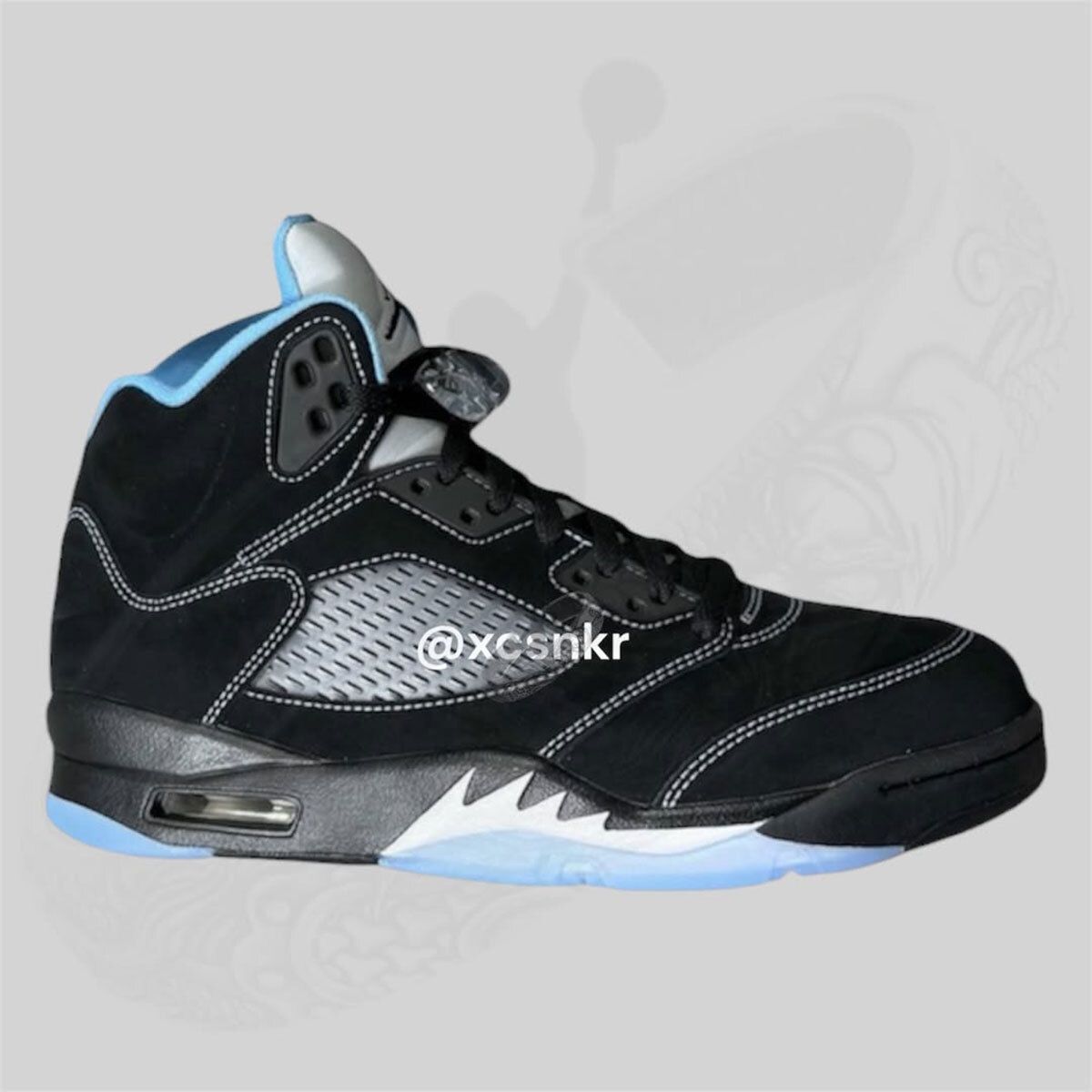 Sneaker News tweet media