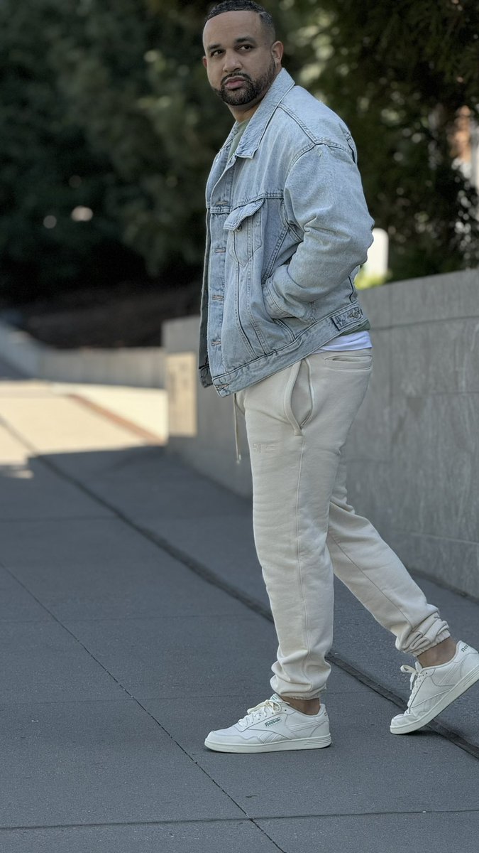 Would you rather have 1 perfect outfit or 10 average ones?
That’s the difference between fast fashion and luxury streetwear.
#luxurystreetwearbrand #premiumstreetwear #nycfashion