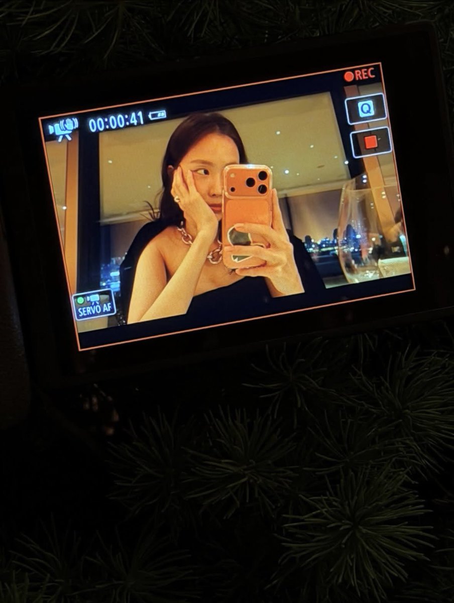 nangmanee210's tweet photo. 내 나은님 홍콩에서 기깔나게 멋진 아주 좋은 시간을 보냈구나 낭니의 주변 사람들도 좋아보이고 함께 행복해보여서 다행이야 ♡´･ᴗ･`♡ https://t.co/QER3ggqdRy
