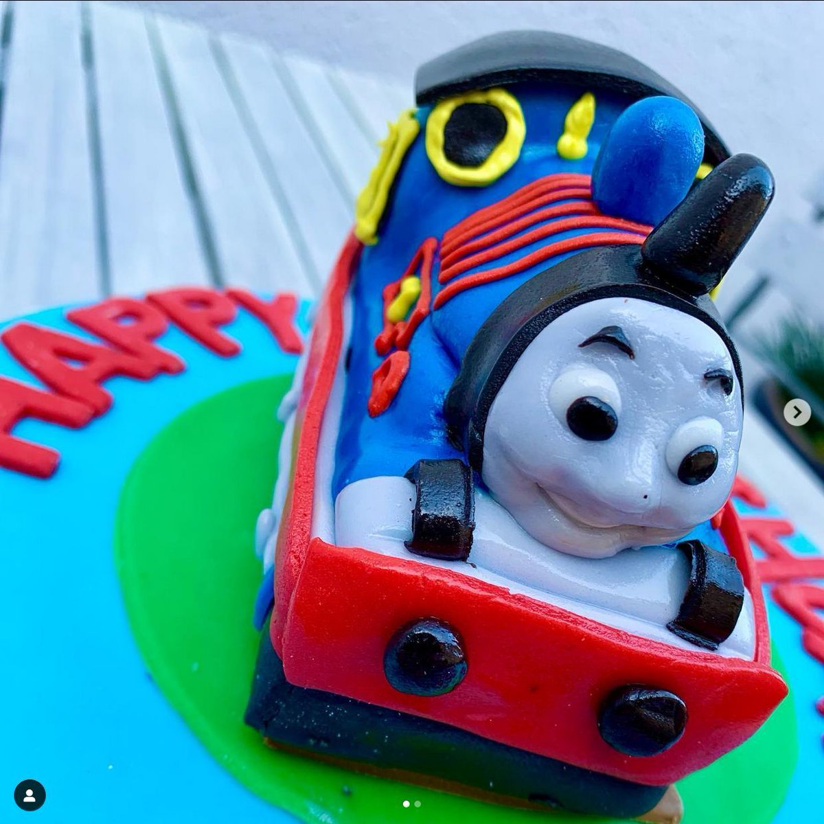 Thomas Cake Bot tweet media