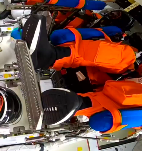 Cual es la marca de esos tenis que usa la gente de NASA?

#Nasa #Artemis 

Me gustaria comprar unos deben ser unos zapatos comodos.