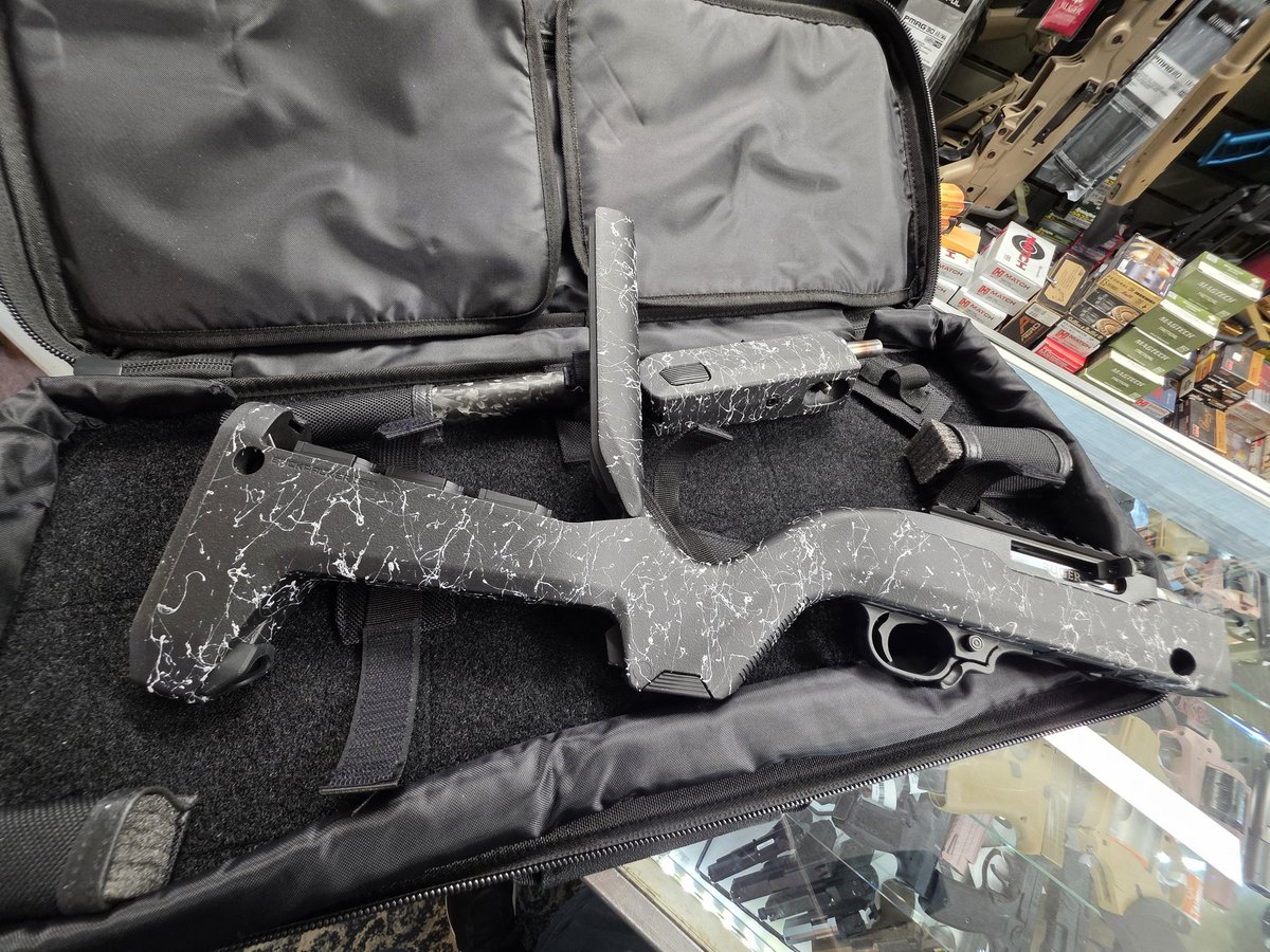 BeardedInnllc's tweet image. @rugersofficial #1022 #takedown #22lr #backpacker an absolutely awesome package with threaded carbon fiber barrel and case!