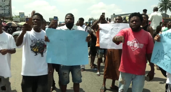 channelstv's tweet image. Youths Protest Hardship, Ground Benin-Lagos Expressway

channelstv.com/2026/04/01/you…