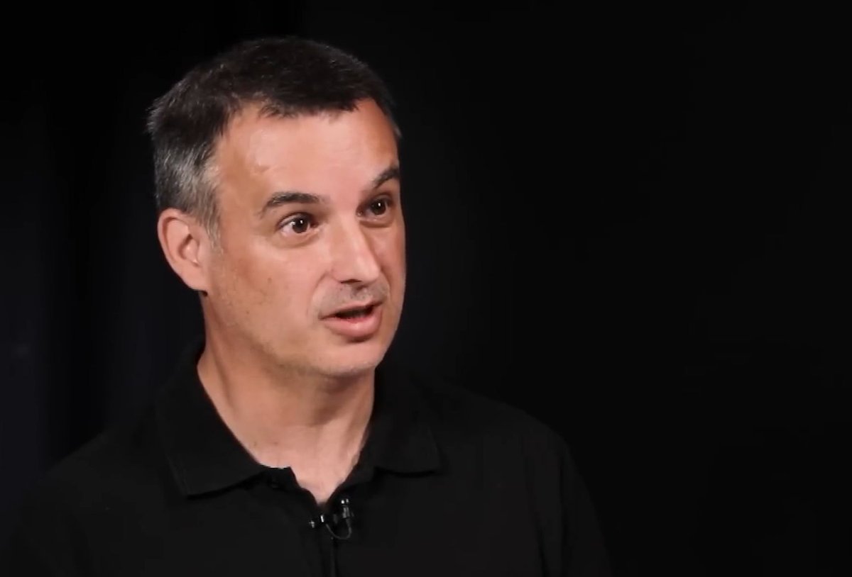 O mediach tweet media