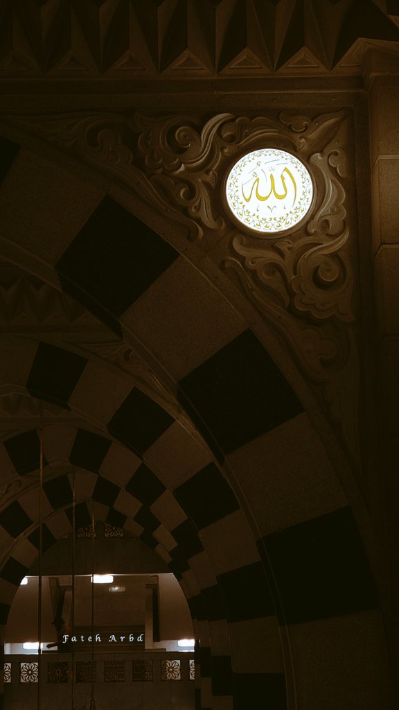 raway_alqasid's tweet photo. "يُغيثني الله مهما أظلمت سُبُلي
كما أغاثَ بِبطنِ الحوتِ ذا النّونِ" https://t.co/B9idgxdirP