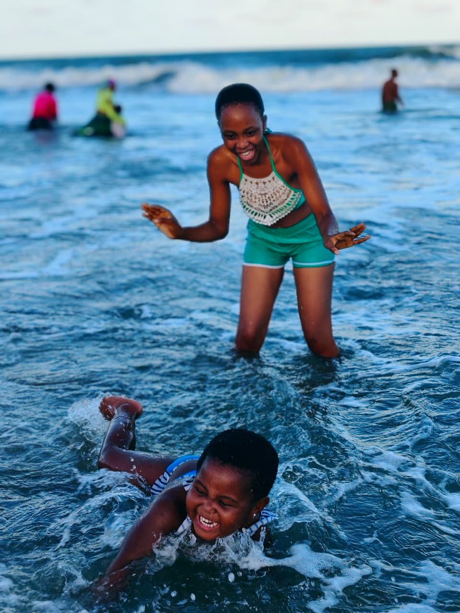 KaybeeS_1's tweet photo. Sea time with sister Kwanele at Richard Bay https://t.co/OVLHzdkGN5