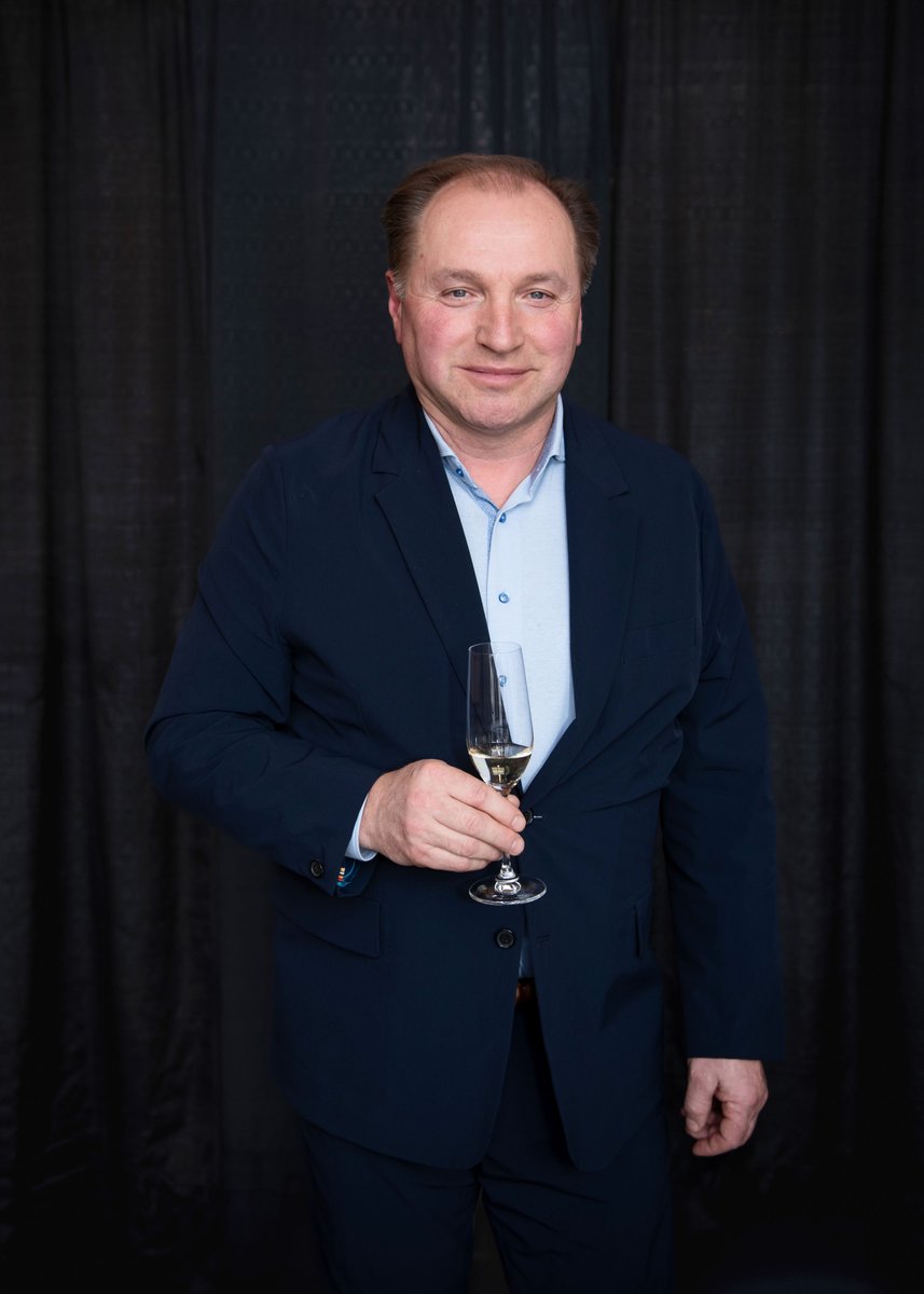WineGrowersCA's tweet photo. Yesterday evening in Penticton, Andrzej Lipinski was named the winner of the 2026 Karl Kaiser Canadian Winemaker Award. 🏆

He was celebrated for his award‑winning wines and innovative techniques - from appassimento to wild fermentation🍷Congratulations! https://t.co/ihRwSGnIRc
