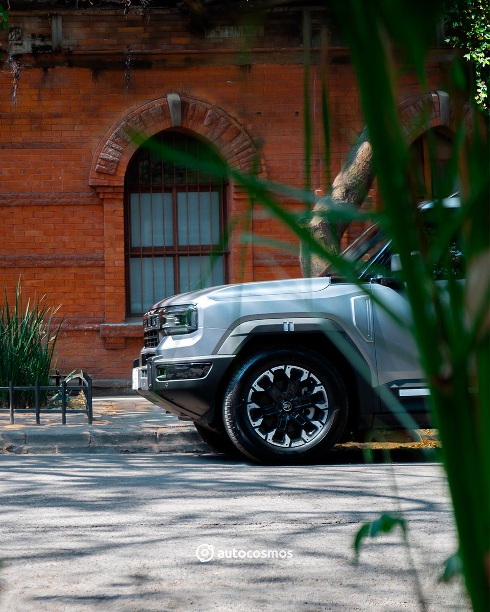 Autocosmos's tweet photo. El nuevo JETOUR G700 ofrece un habitáculo que prioriza confort y sofisticación: tres filas con seis plazas independientes, materiales de alta calidad y funciones como ventilación, calefacción y masaje.
👉 Lee más aquí
https://t.co/5vtGi5MGBp...
#Jetour #JetourG700 https://t.co/BmiXcTJbWE
