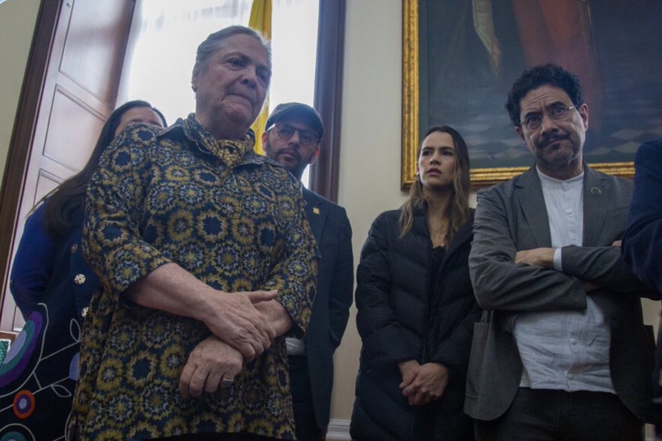 Tola y Maruja tweet media