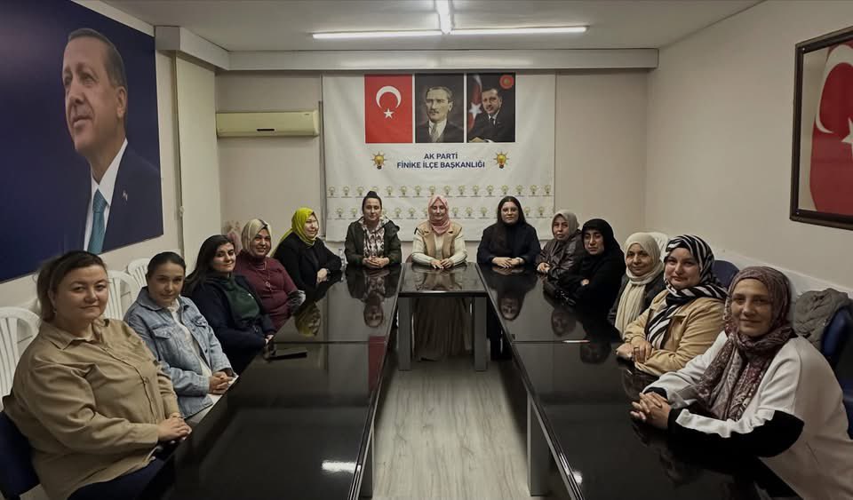 Ak parti Finike ilçe kadın kolları başkanımız Tuğba kiriş ve yönetim olarak haftalık kadın kolları toplantımızda yaptığımız ve yapacağımız çalışmalarımızı istişare ettik.
<a href="/alicetin_07/">Ali Çetin</a> 
<a href="/GlinZboz/">Gülçin Özboz🇹🇷🇹🇷</a> 
<a href="/HakannnBayar/">HakanBayar🇹🇷</a> 
<a href="/AriciKiris/">TUĞBA ARICI KİRİŞ</a>
