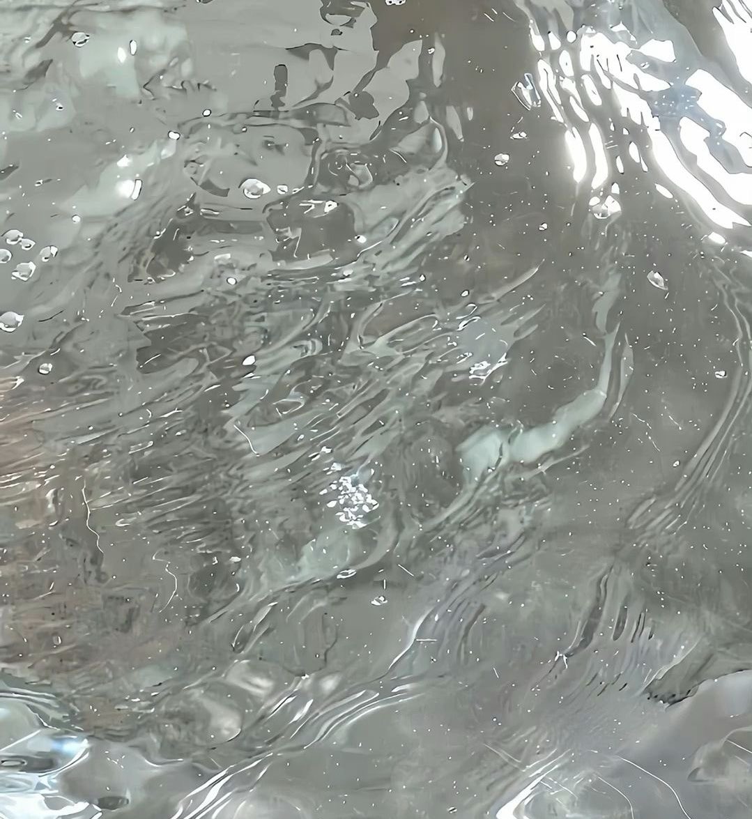 “Kendi yolunu kabullen. Kendi hikâyeni sev. Olduğun yeri oldur. Olmayanı yok say. Hayat, olmayana ağıt yakacak kadar uzun değil.”