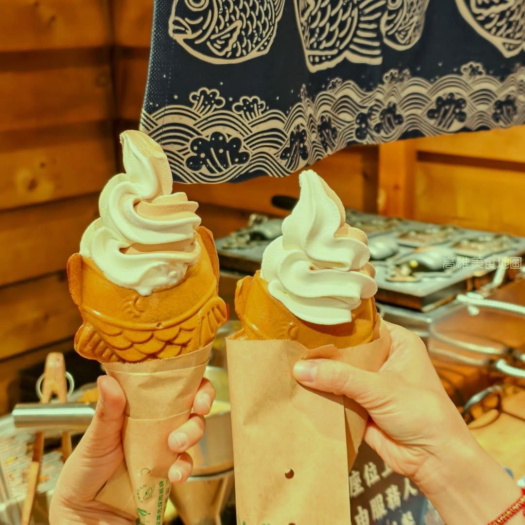这款抹茶甜点，口感醇厚，每一口都让人感到满满的幸福与满足。