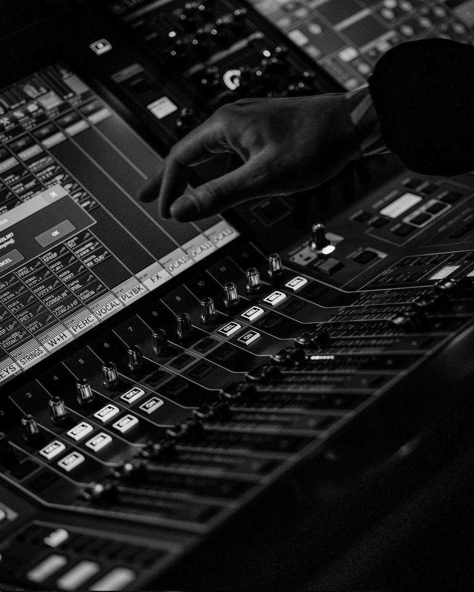 Alex James tweet media