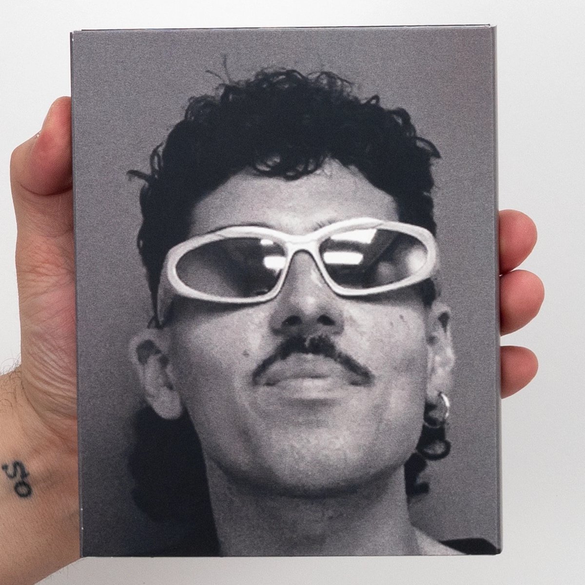 disc_connected's tweet image. ***ANNOUNCEMENT***

Now available to preorder on the @VinegarSyndrome website on Blu-ray and shipping later this month in the US from @ocndistro #PartnerLabel #Memory: #SeriousPeople (2025)!

A successful music video director and expectant father pushes his work/life balance to