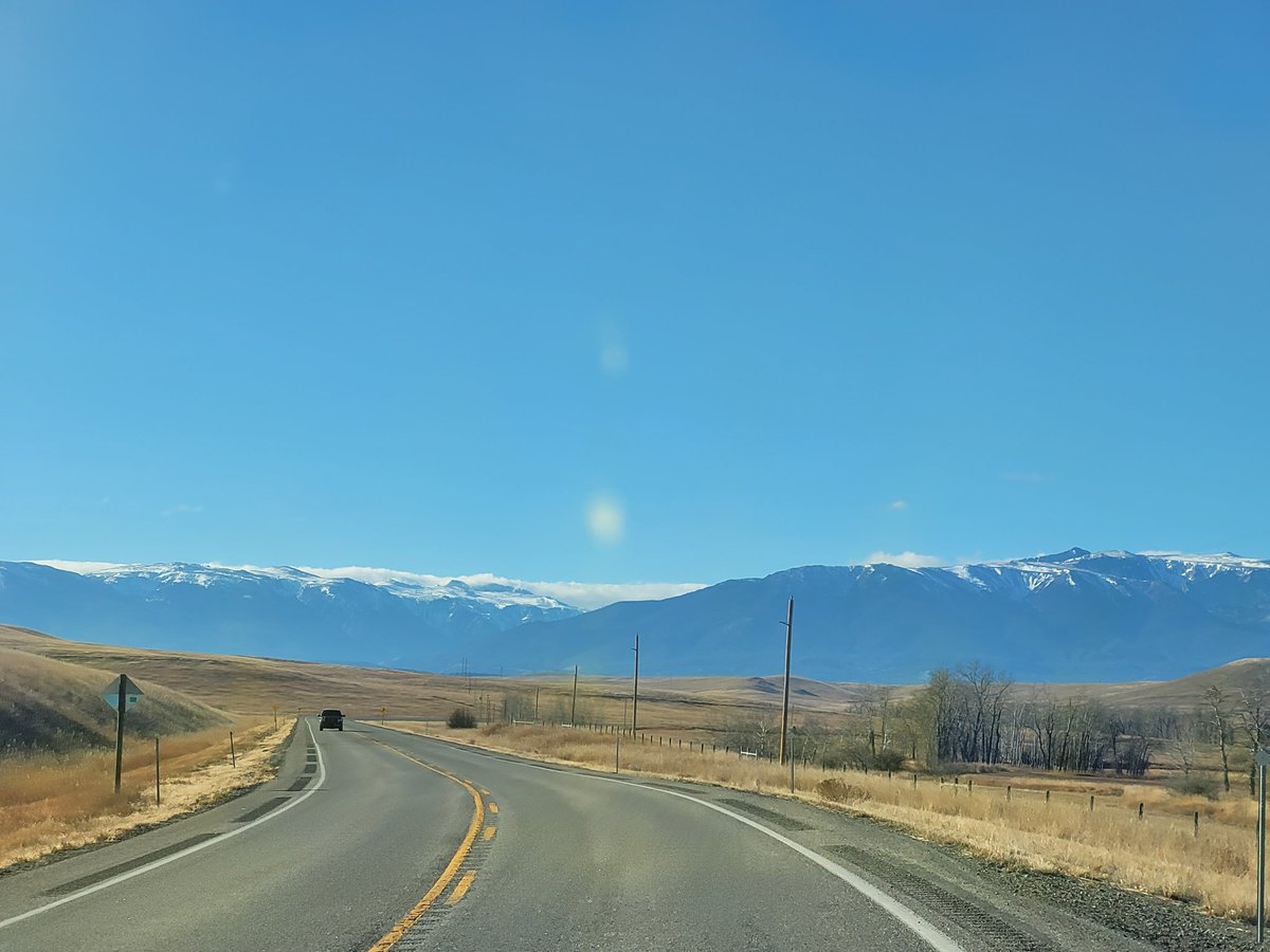 SmolPagan18's tweet photo. @paya_paya_kun I drive a lot for work, so here is a picture of a landscape I drove through, and my Ram 2500 https://t.co/RHszeLMenC