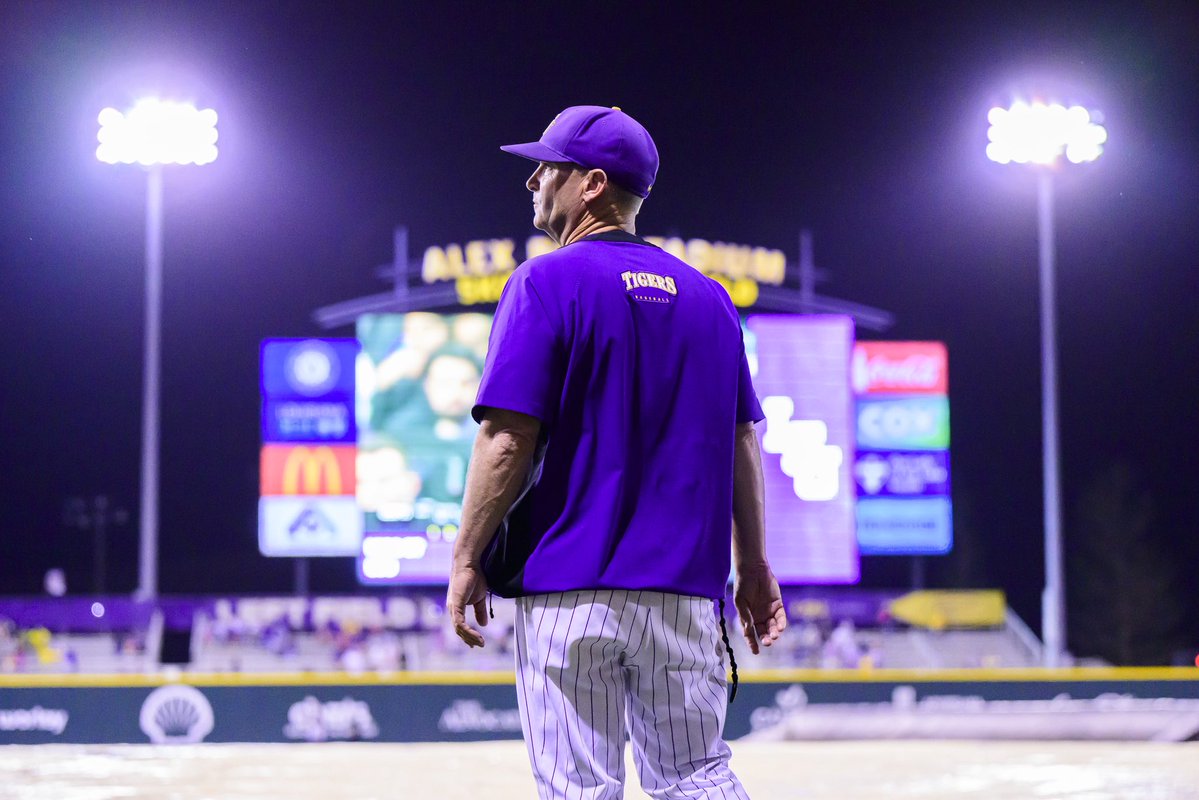 Jay Johnson was asked about any future interest in being an MLB manager. 

His answer was honest and thoughtful. He has no interest right now and explained why.

"I like to be a part of the team. That's where my head and my heart is right now."

#LSU 

247sports.com/college/lsu/ar…