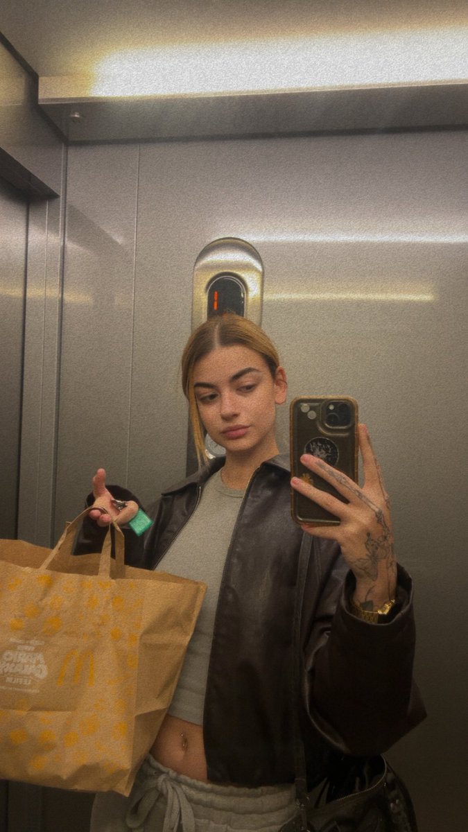 Reine Noune 🐚🥵 tweet media