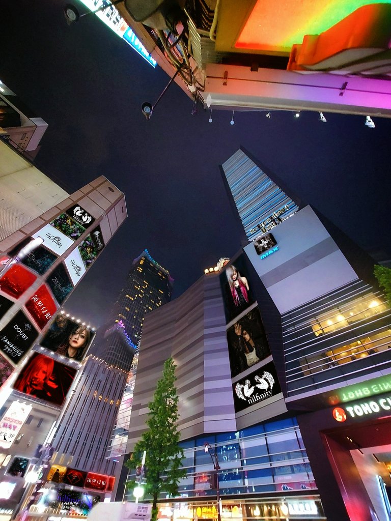 d4c_valent1ne's tweet photo. 去年は渋谷だったけど今年は新宿が1日限定でニルフィニティジャックされてました!🌟
何か素敵な事が起こるのかも🖖
活動休止中とはいえほぼ毎日のように聴いてます🎵
#ニルフィニティ #歌蘭 #橘涼介
#nilfinity #JUDEQQA #doubt
#invisible #deepone #領界侵犯
#キリトリセカイ #写真 https://t.co/ef5mbQTuGH