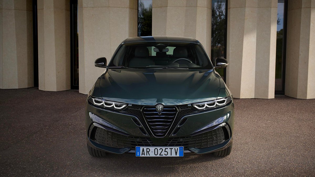 alfa_romeo's tweet image. Beauty. Versatility. Sportiness. All perfectly aligned to your passions in motion. 

alfaromeo.com/models/tonale
#AlfaRomeo #AlfaRomeoTonale
