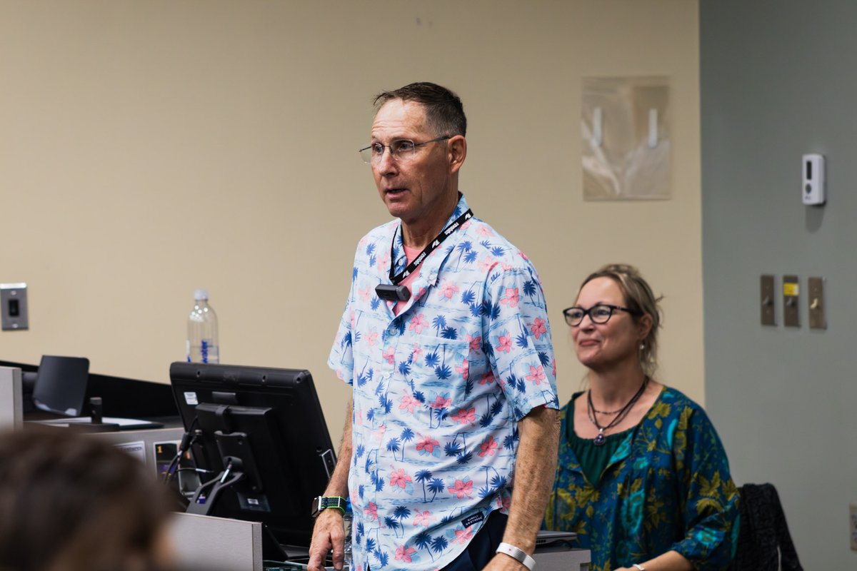ecuchhs's tweet photo. A clear, powerful message:
“Be significant in your life." -Michael Bowen

Students in KINE 4809 Exercise Prescription for Clinical Populations heard directly from motivational speaker, “walking quadriplegic” and #ECU HHP alum, Michael Bowen.
Full story ⤵️ 
https://t.co/eadDbC1c4n https://t.co/XnkwbDNJQ7