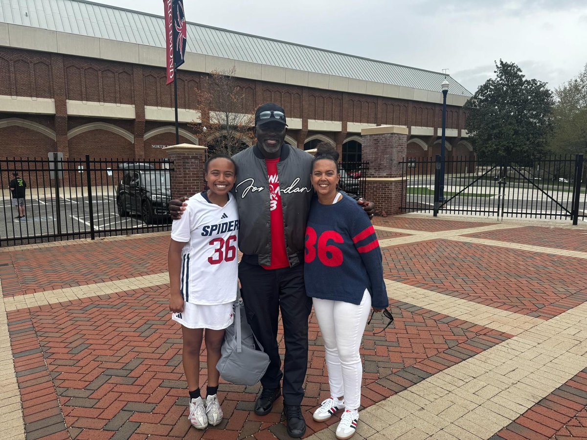 dahughesguy83's tweet photo. Awesome getting to see the niece Tori do her thing &amp; get a huge win w/USF!! All the best the rest of the season &amp; w/the Puerto Rican National Team! #HWPO #GoSpiders
@VictoriaERankin 👏🏾
@Choosquared ❤ https://t.co/XdU56q9nfd