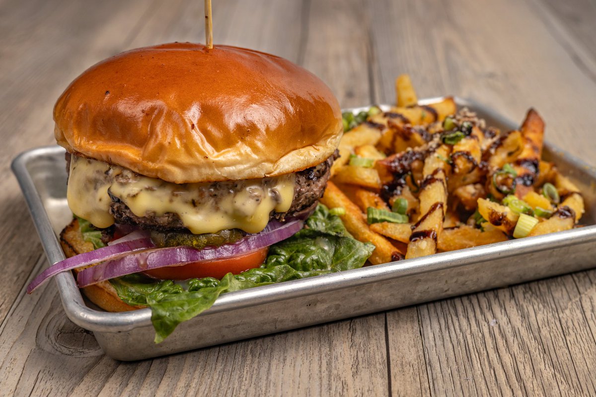 Tables_Taps's tweet photo. Craving a mouthwatering burger? 🍔 Come try our fan-favorite Classic! It's full of fresh lettuce, tomato, onion and pickle on a soft brioche bun. Top it off with cheese, bacon, guac or fried egg for extra flavor! 😋 #TablesAndTaps #BurgerLove👌 https://t.co/jEFFLhwa4X