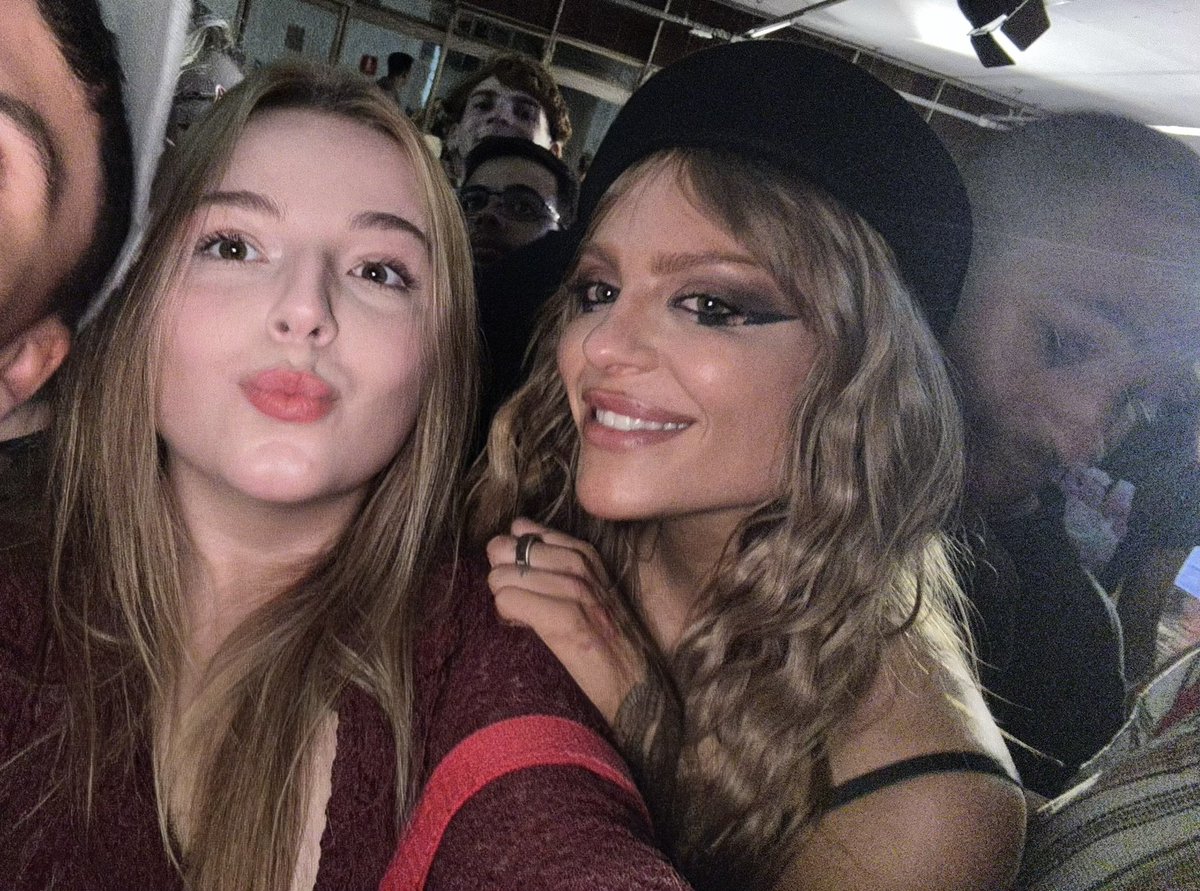 eu em todas as fases da carreira dela, ela em todas as fases da minha vida, te amo <a href="/luisasonza/">Luísa Sonza</a> 💖