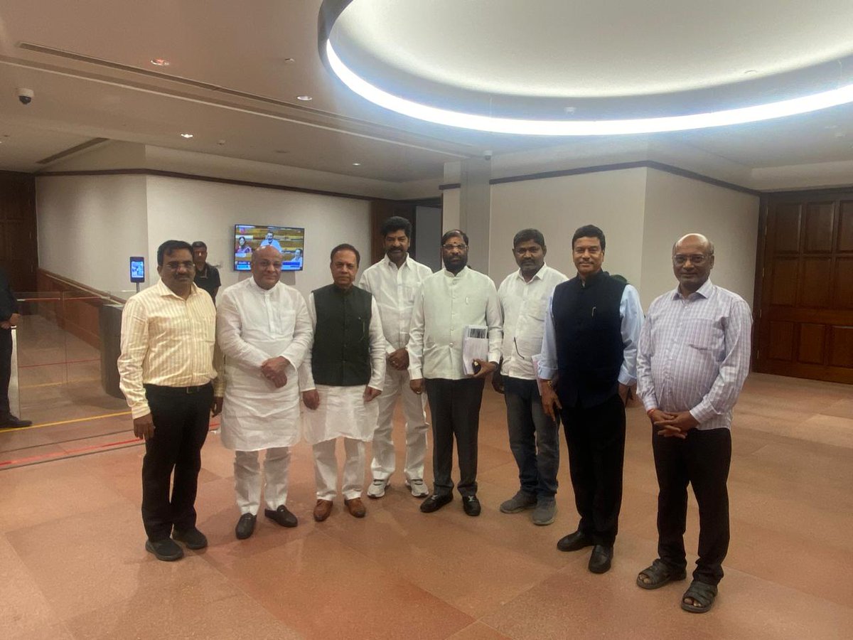 BSNBRS's tweet photo. సెంట్రల్ రైల్వే మంత్రి శ్రీ అశ్విని వైష్ణవ్ గారిని రాజ్యసభ సభ్యులు వద్దిరాజు రవిచంద్ర గారితో కలిసి  కాజిపేట్‌ను రైల్వే డివిజన్‌గా ఏర్పాటు చేయాలని కోరడం జరిగింది. https://t.co/DSquDCeJ69