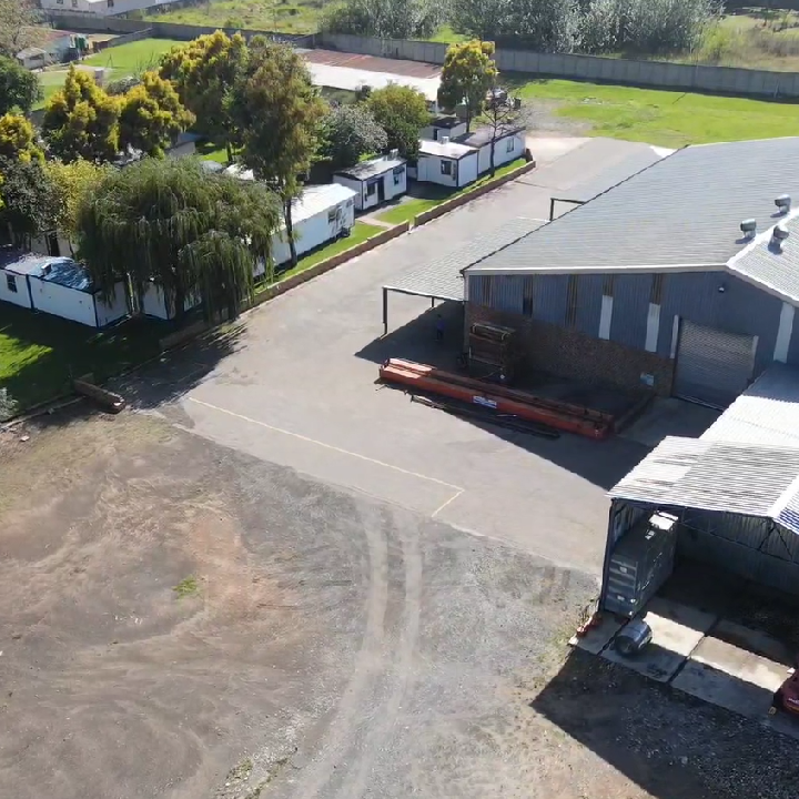 Vans Auctioneers tweet media