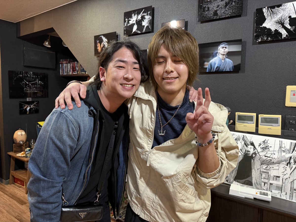 kousuke_196's tweet photo. 先日　たっくーTVれいでぃお　の
　澤村 拓亨さんとの写真撮って頂きました！！
　ありがとうございます╰(*´︶`*)╯
びっくりするぐらいあたたかく優しくて
面白い方です　
個人的にゆゆうたさんとかコラボ
好きでした！
#たっくーTVれいでぃお
#ヤバタクスゼイアン　 #たっくーtv
#Youtube
#関暁夫 https://t.co/o5TqcuyxUK