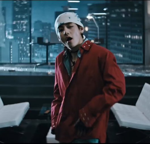 LORDTAEHYUNGZ's tweet photo. Taehyung being a Mafia Leader & Gangsta at the same time 🚬 https://t.co/FTI8WOV3Xk