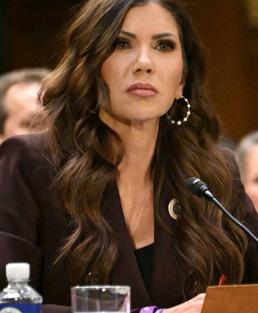 syldube59's tweet image. Fétichisme en ligne: l’ex-ministre de Trump, Kristi Noem, au cœur d’un scandale à cause des pratiques sexuelles de son mari | Elle a été mise à la porte par Trump après le scandale du ICE à #Minneapolis et ailleurs aux États-Unis. #USA tvanouvelles.ca/2026/04/01/fet…