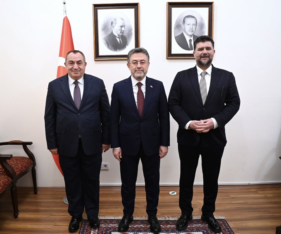 *
Tarım ve Orman Bakanımız Sn. <a href="/ibrahimyumakli/">İbrahim Yumaklı</a> beyi, Milletvekilimiz Sn. <a href="/eminsimsekmus/">Mehmet Emin Şimşek</a> bey ile birlikte ziyaret ettik…
Hayırlara vesile olsun inşallah…
