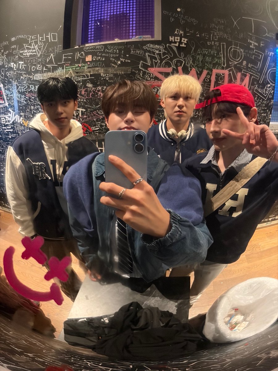 Baejin & Daehwi's noona tweet media