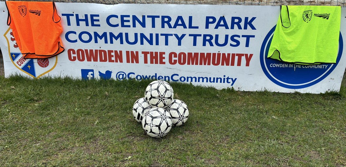 CowdenCommunity's tweet photo. 🚊 Network Rail Support 🚊 

@NetworkRailSCOT &amp; @ScotFAEast continuing to support football delivery and promote Rail Safety.

Our Trust delivery the programme to Football Leaders groups https://t.co/qHAXYtLduu