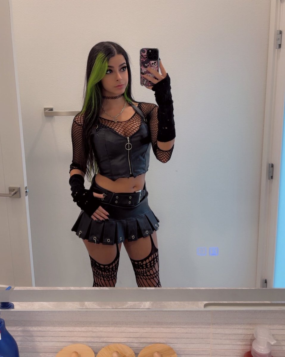 KayBunny tweet media
