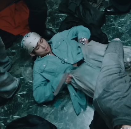 ران 𝑺𝑾𝑰𝑴 tweet media