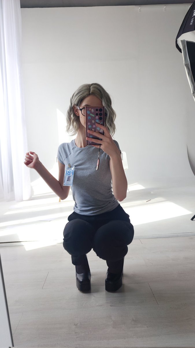 Holly White tweet media