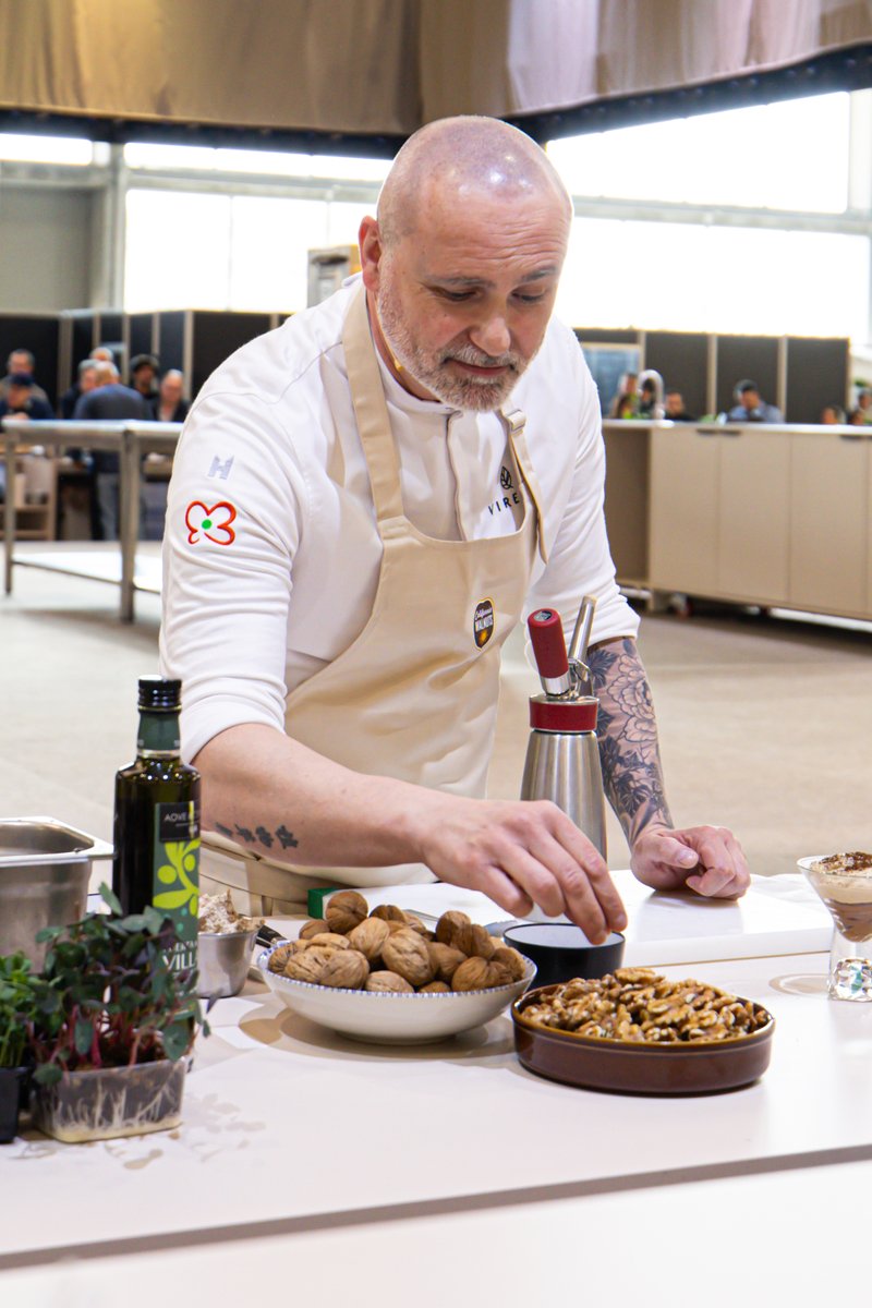 Nueces de California tweet media