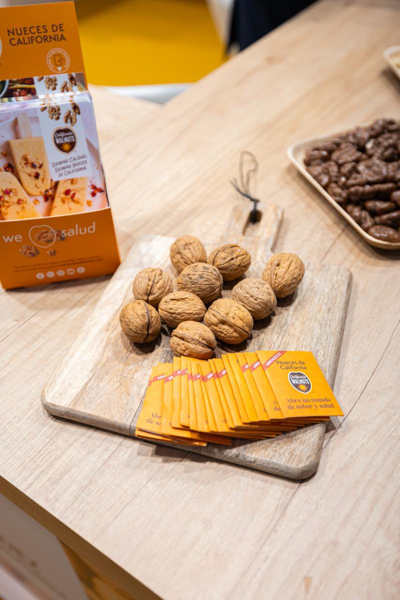 Nueces de California tweet media