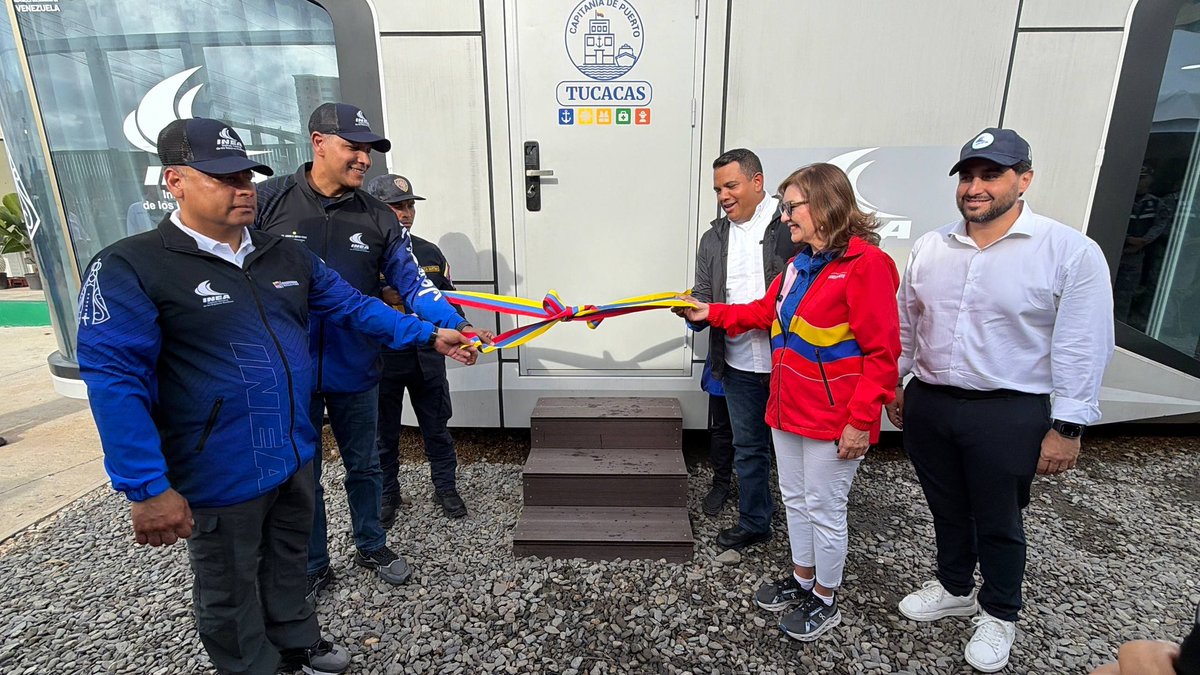 mintransporteve's tweet photo. En un acto, marcado por el compromiso para lograr el bienestar de los temporadistas y el sector pesquero, la ministra @JacquelinePSUV, y el gobernador Víctor Clark, celebraron la puesta en marcha de esta sede que consolidará además, el turismo en la entidad. https://t.co/abGQluV3P1