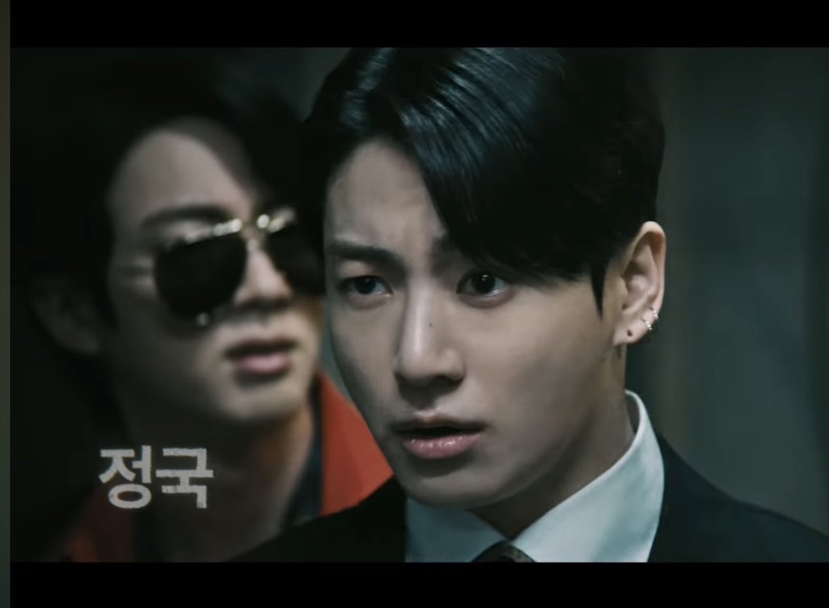 AforARMY's tweet photo. THEIR INDIVIDUAL CLOSE UPS IN THE 2.0 MV https://t.co/12LBxAzCFh