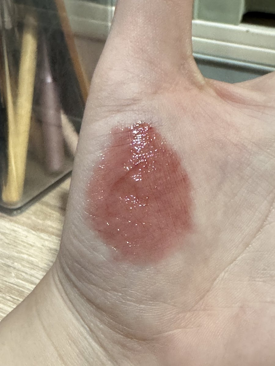 สีเบอร์ 05 ที่มีขายแบบซองก็สวยเหมือนกันนะคะ ใครอยากลองไปตำแบบซองมาลองเนื้อก่อนได้นะ