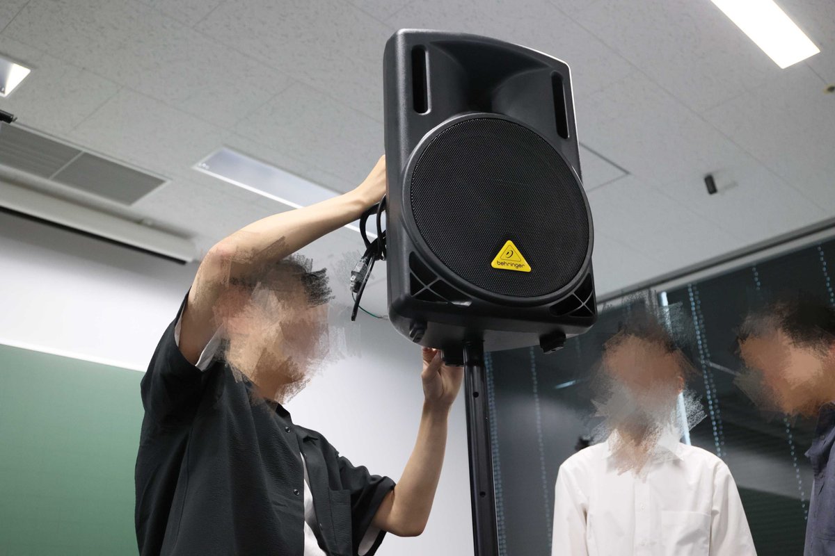 TBC_1010's tweet photo. 【🌸電大新入生歓迎🌸】 

🎧 音響班メンバー募集中！ 🎤

ライブやイベントの“音”を支える音響班。 
PAとして、会場や演者に合わせて音を調整し、その場で最適な音を作り上げる現場を経験できます。

未経験でも大歓迎！ 
音に興味がある人、待っています！🎶

#春から電大　#春からTDU https://t.co/s7oZ8xvFE0