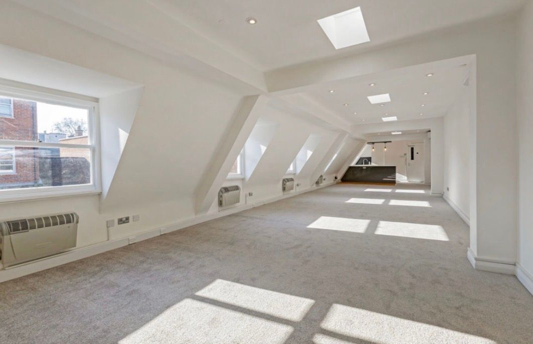 KemptonCarr's tweet image. Light, bright and airy office space available #ToLet in #Marlow. 

The first floor suite (664 sq ft) can be found above the Post Office and is just a stones throw from popular cafes, restaurants and shops. 

For further information and to book a viewing: properties.kemptoncarr.co.uk/property-detai…