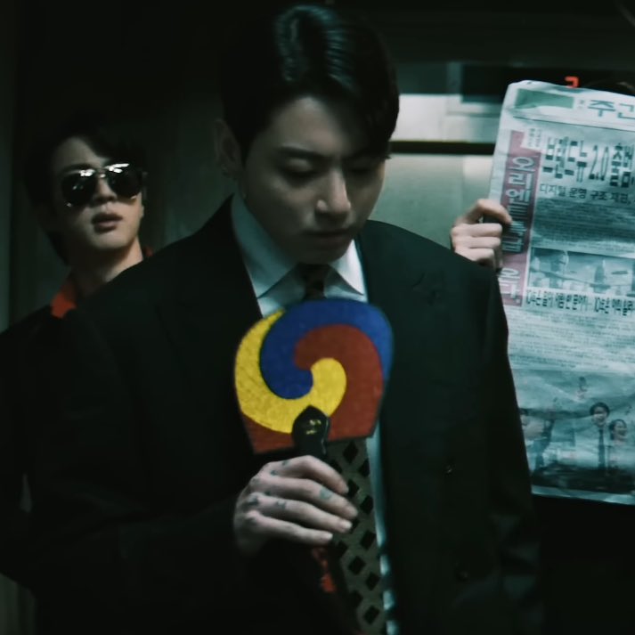 l*sbian paranormal activity tweet media