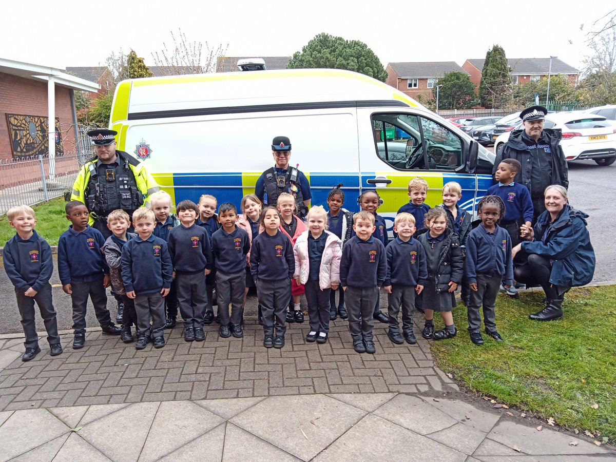 MissTSGC's tweet photo. Reception enjoyed a visit from the police today. They learned about the job role of a police officer and how they can help people in the community. @MrGSGC https://t.co/ouOM2HGnlz