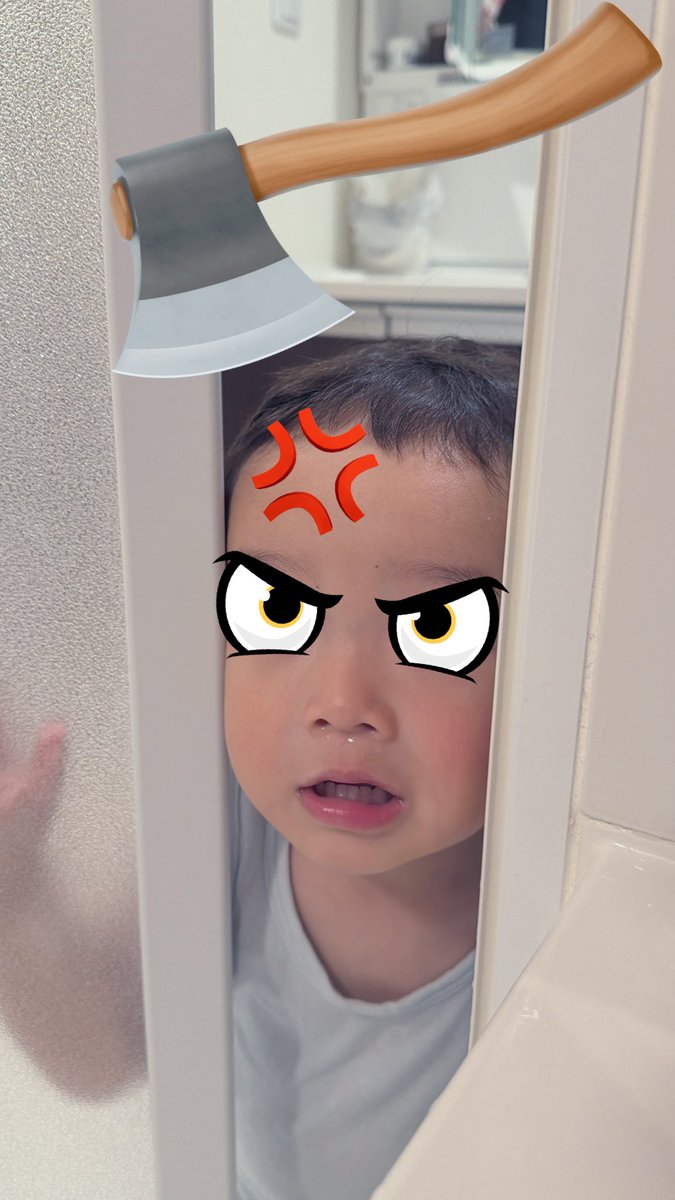 M___S___O___'s tweet photo. 【日記】
🪓月🚪日

最近入浴中に必ず世界一可愛いシャイニングかましてしてくる🛀 https://t.co/wD7Tx029LN