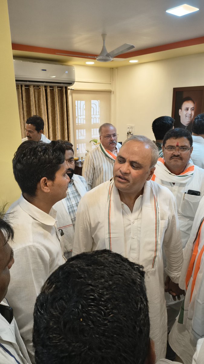 आज बोरावा पहुँचकर धरती पुत्र सहकारिता के जनक, किसानों के मसीहा, निमाड़ के भगीरथ मप्र के पूर्व उपमुख्यमंत्री स्व. सुभाष जी यादव की जन्म जयंती पर श्रद्धांजलि अर्पित की
<a href="/MPArunYadav/">Arun Subhashchandra Yadav</a> <a href="/SYadavMLA/">Sachin Subhashchandra Yadav</a>