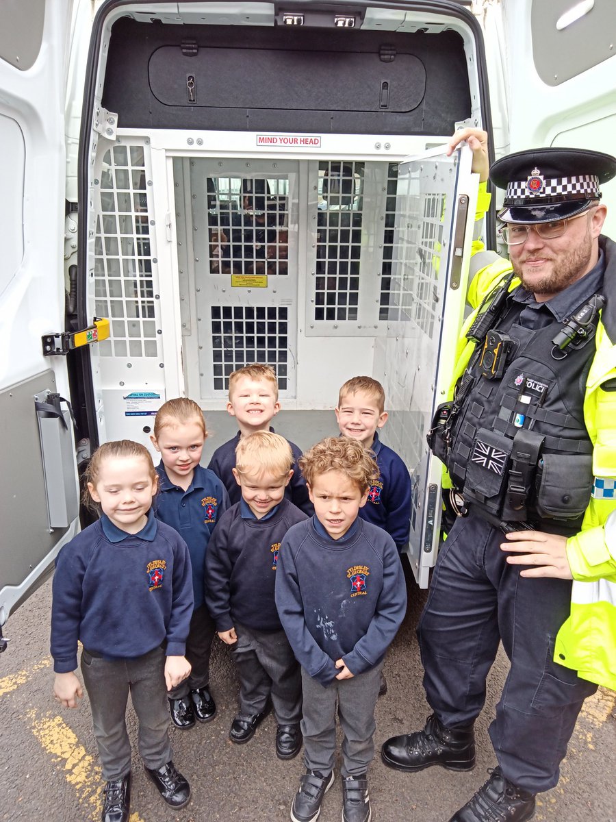 MissTSGC's tweet photo. More pictures from the police visit. @MrGSGC https://t.co/rMYxZ5vmt4